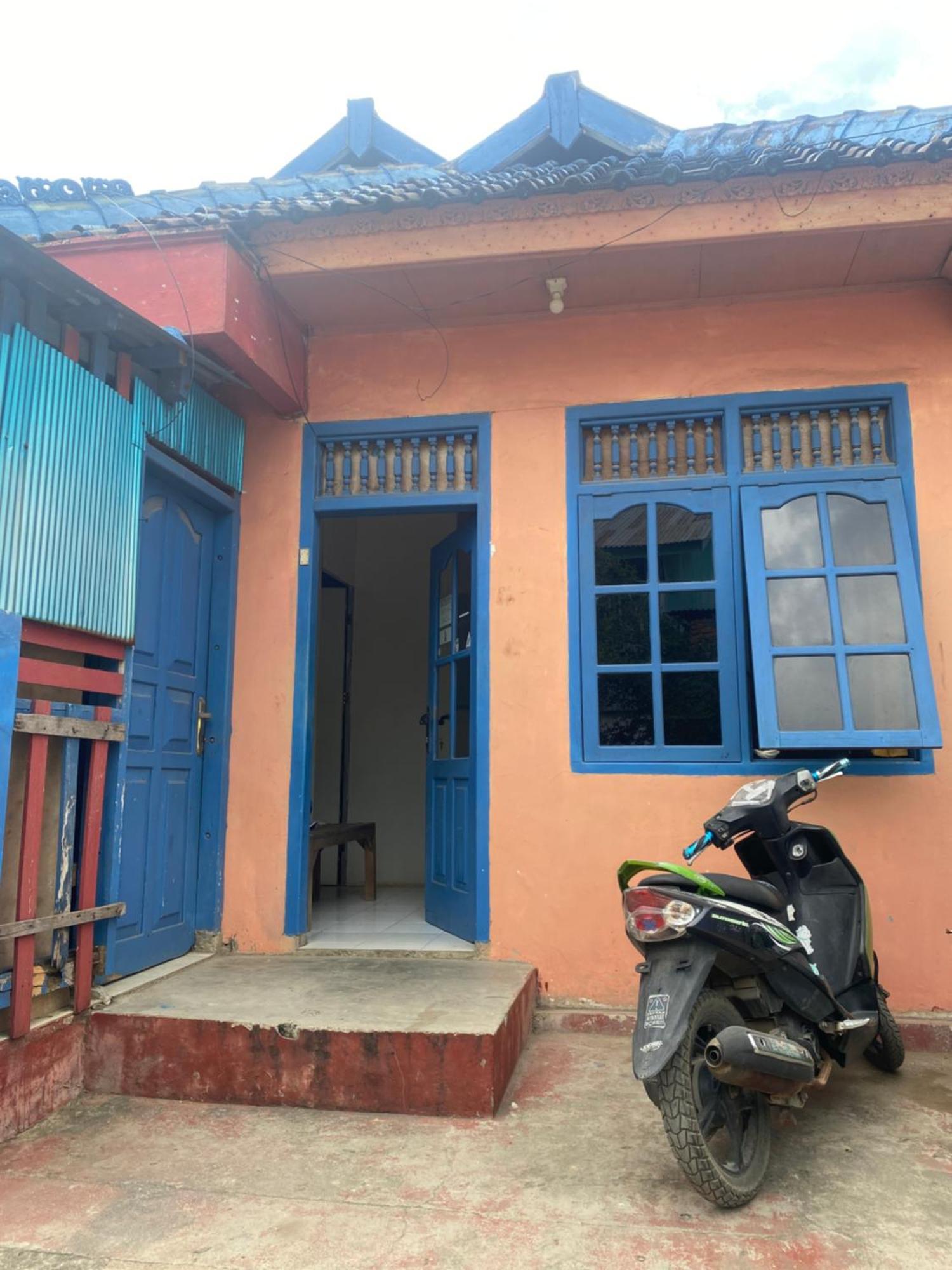 Cempaka Hostel Labuan Bajo Eksteriør bilde